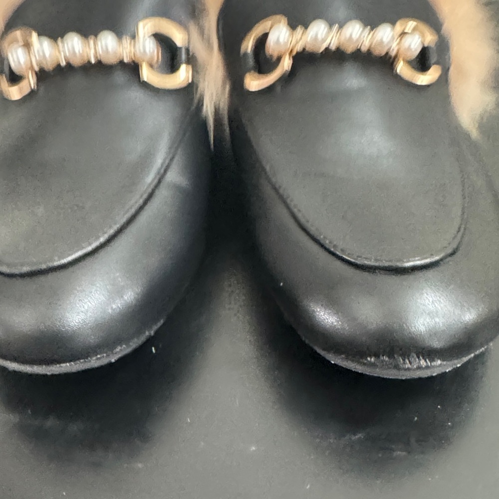Chic Black Loafers with Tan Fur Trim - Picture 5 of 9